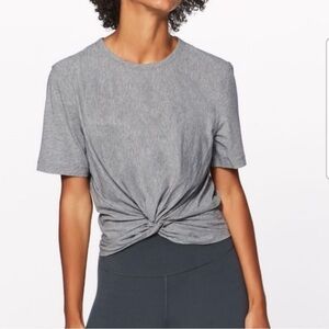 Lululemon Athletica Cresent Tee Size 6 EUC